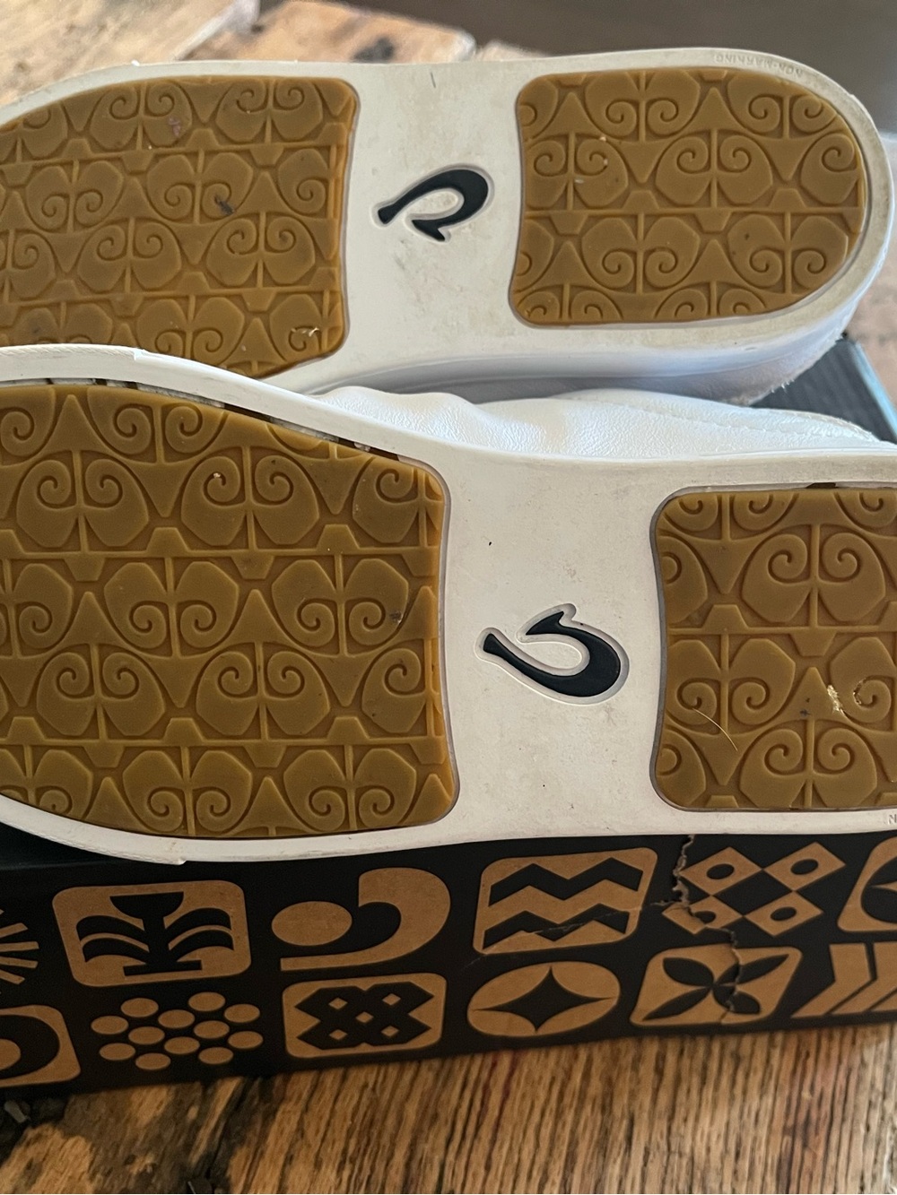 Olukai White Leather Woman’s Casual Sneakers - Picture 2 of 9